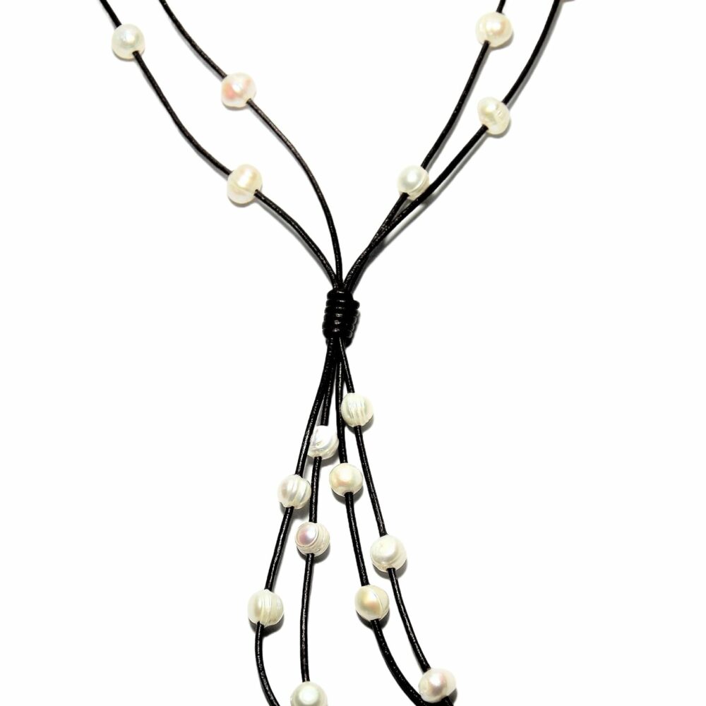Specification: Pearl size: 8-9mm Pearl color: White Pearl shape: Potato Leather color: Dark Brown Hand-knotted with cowhide leather Length: 36"