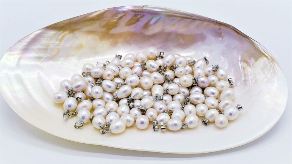 Single White Pearl Pendant