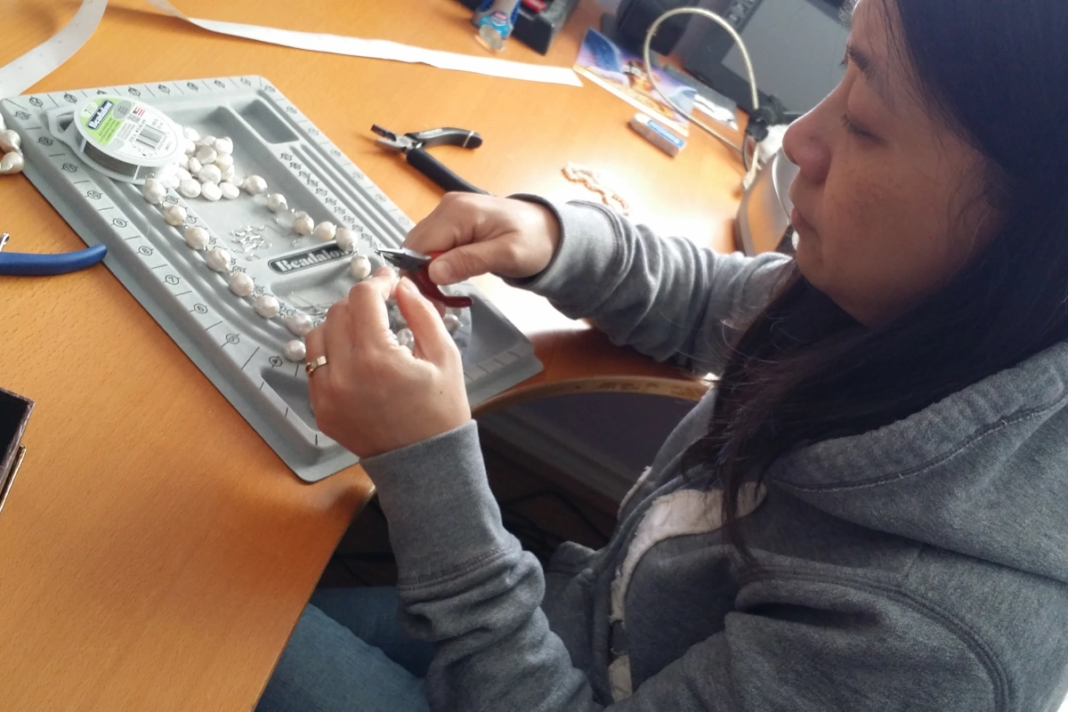 Fine craftsmanship freshwater cultured pearl jewelry making process