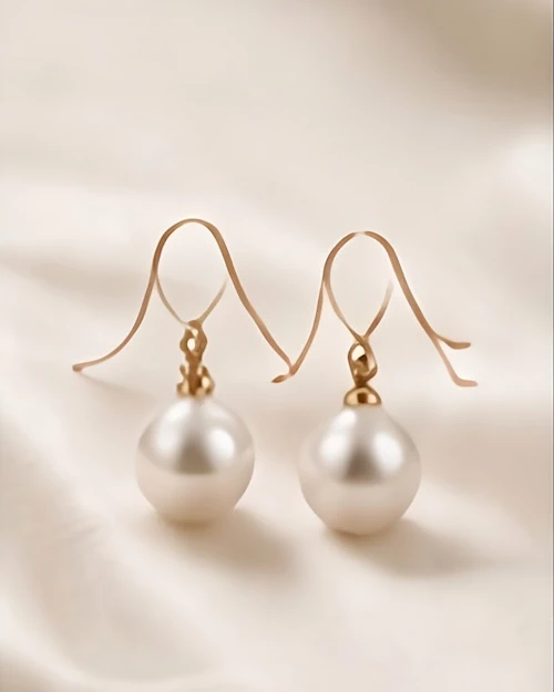 Freshwater Cultured Pearl Earrings by Le Belle Design